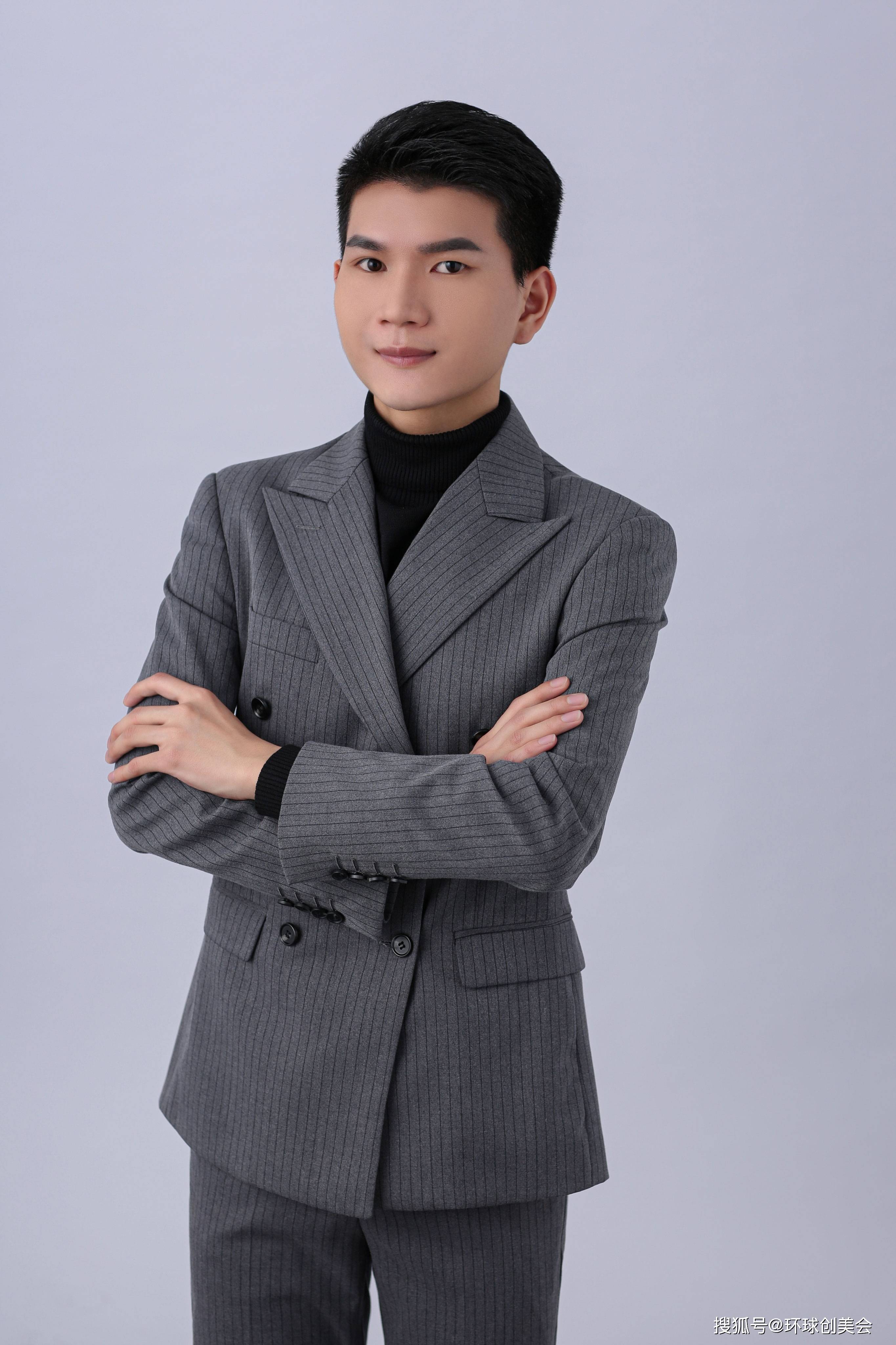 袁月 视觉与舞美负责人